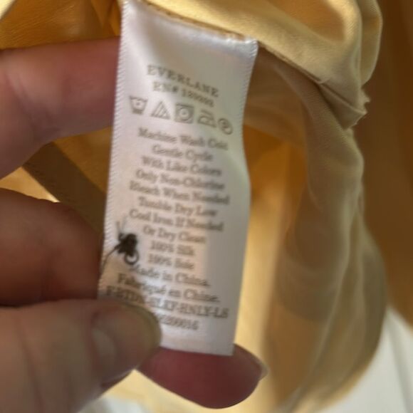 Everlane 100% Silk blouse - golden yellow - Size 4 - Picture 6 of 8